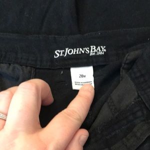 ST John’s Bay Black Capris